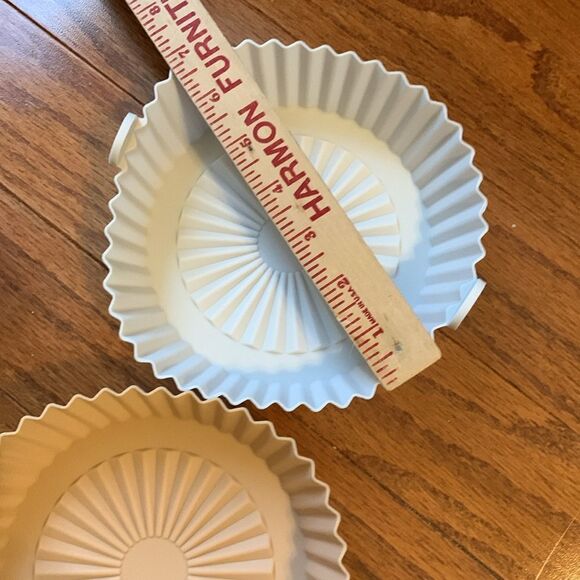 Air Fryer Silicone 'pans' increases baking effect by 10%. Set of two NEW - Picture 2 of 4